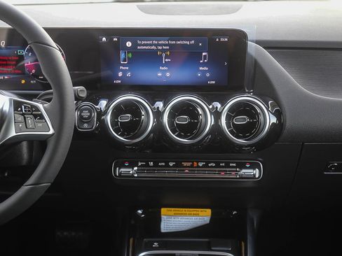New 2026 Mercedes-Benz GLA 250 image 11