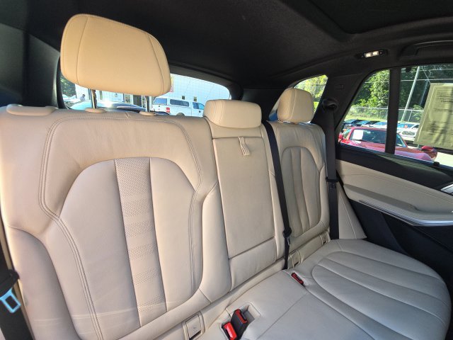 Used 2022 BMW X5 sDrive40i w/ Executive Package RWD image 18