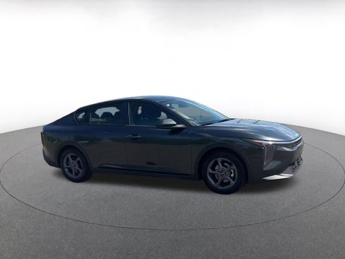 Used 2025 Kia K4 LXS FWD image 2