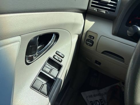 Used 2010 Toyota Camry LE FWD image 22