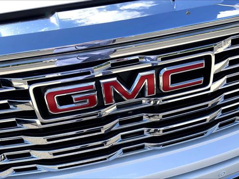Used 2023 GMC Sierra 1500 Denali w/ Technology Package AWD/4WD image 32