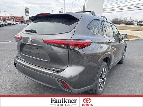 Used 2022 Toyota Highlander XLE image 7