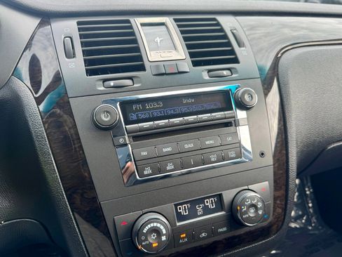 Used 2011 Cadillac DTS Limousine image 36