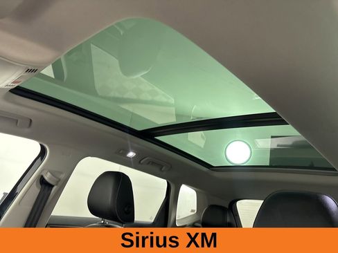 Used 2023 Volkswagen Taos SE w/ Panoramic Sunroof Package AWD/4WD image 10