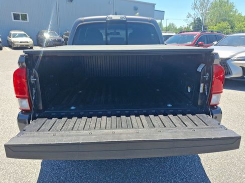 Used 2016 Toyota Tacoma TRD Sport w/ Premium & Technology Package AWD/4WD image 30