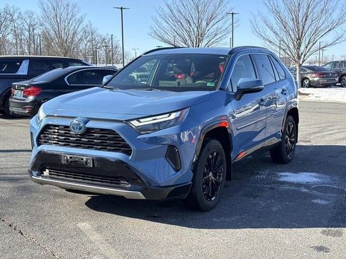 Used 2023 Toyota RAV4 SE w/ Convenience Package image 5