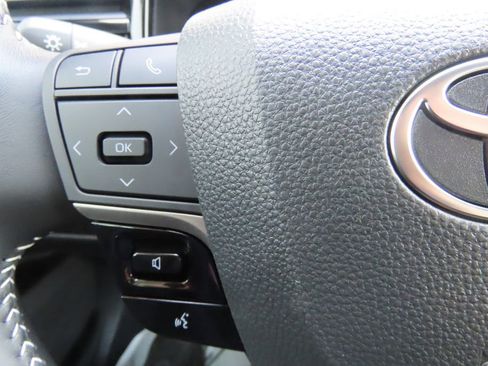 Used 2025 Toyota Camry SE image 11