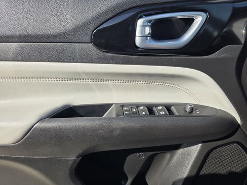 Used 2024 Jeep Compass Limited image 16