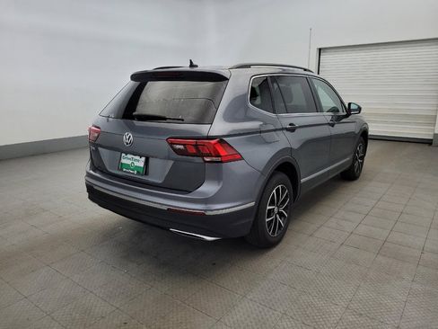 Used 2021 Volkswagen Tiguan SE w/ Panoramic Sunroof Package image 9