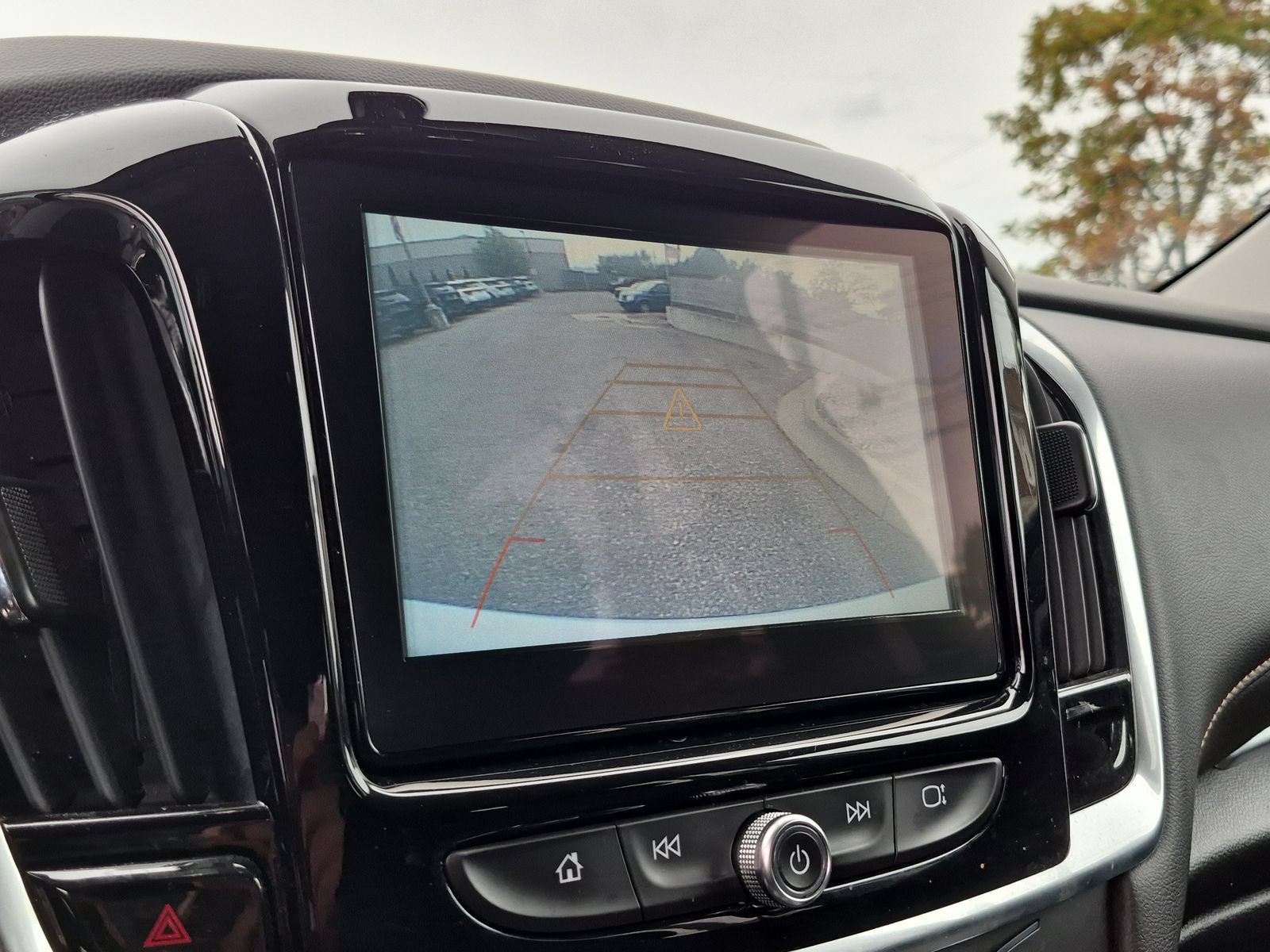 Used 2019 Chevrolet Traverse LT FWD image 26
