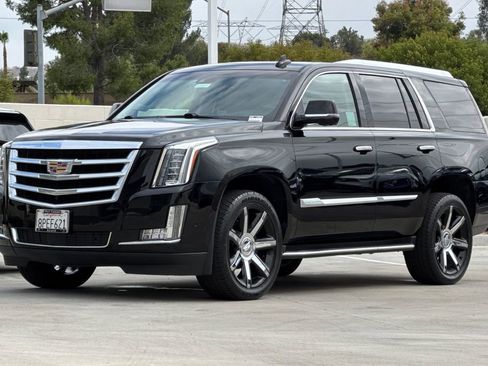 Used 2019 Cadillac Escalade Premium Luxury RWD image 9