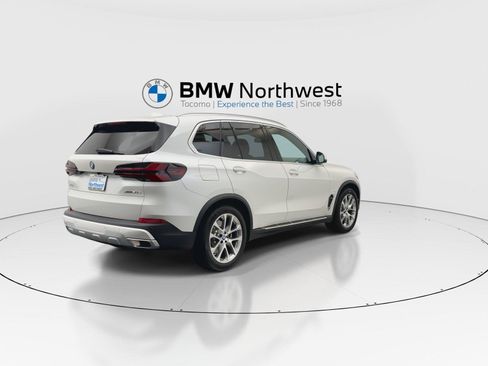 Used 2024 BMW X5 xDrive50e w/ Premium Package AWD/4WD image 3