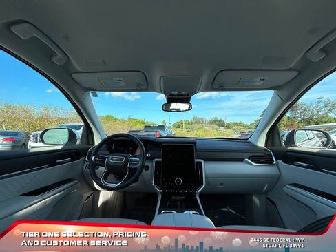 Used 2024 GMC Acadia Denali image 14