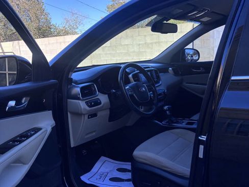 Used 2019 Kia Sorento LX w/ LX Convenience Package image 25