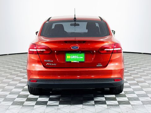 Used 2018 Ford Focus SE w/ SE Appearance Package image 8