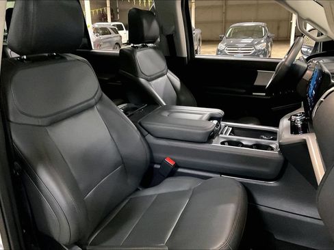 Certified 2025 Ford Expedition Active AWD/4WD image 7