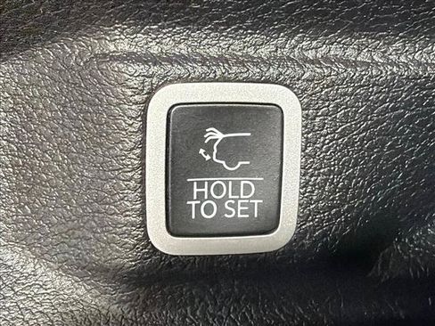 Used 2022 Jeep Grand Cherokee L Limited RWD image 19