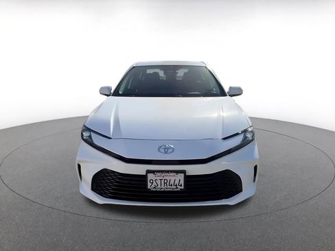 Used 2025 Toyota Camry LE image 4