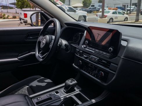 Used 2024 Nissan Pathfinder S FWD image 20