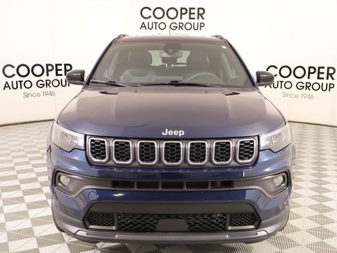 Used 2024 Jeep Compass Latitude image 9