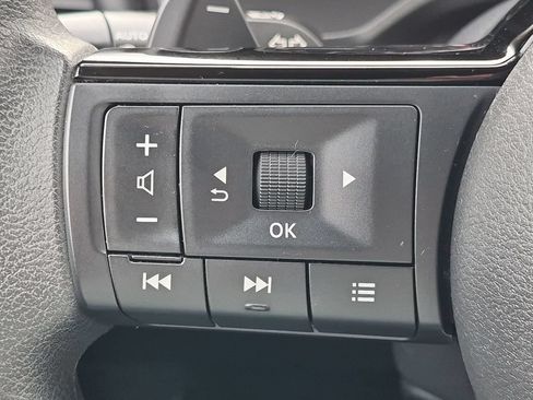 Used 2023 Nissan Rogue SV AWD/4WD image 14