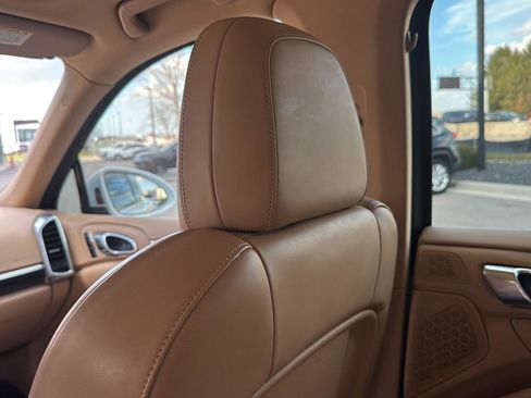 Used 2016 Porsche Cayenne S image 35