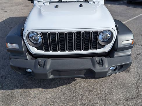 Used 2024 Jeep Wrangler Sport S image 12