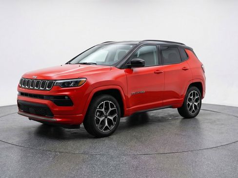Used 2025 Jeep Compass Limited image 3