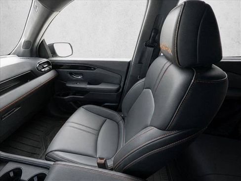 Used 2025 Honda Pilot TrailSport image 19
