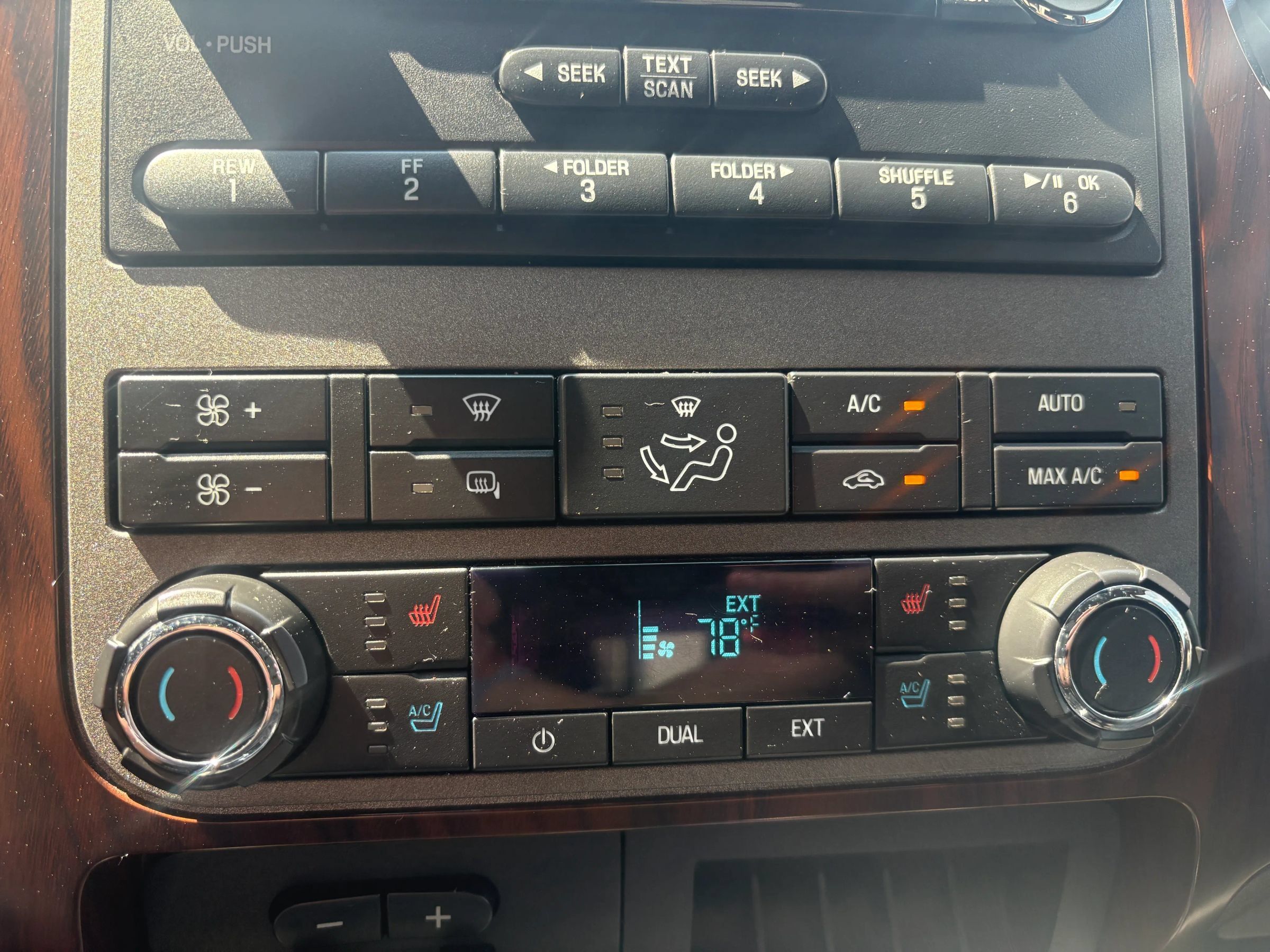 Used 2011 Ford F250 Lariat w/ Lariat Interior Pkg RWD image 13