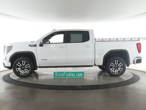 Used 2022 GMC Sierra 1500 AT4 w/ AT4 Preferred Package AWD/4WD image 9