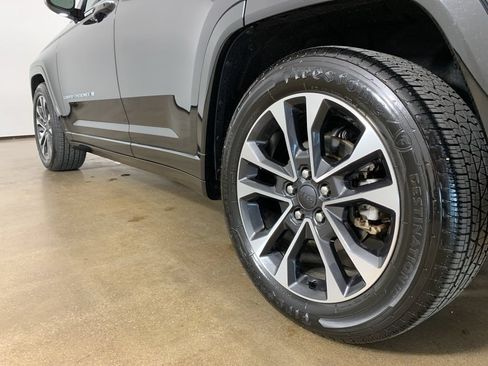 Used 2022 Jeep Grand Cherokee Overland AWD/4WD image 15