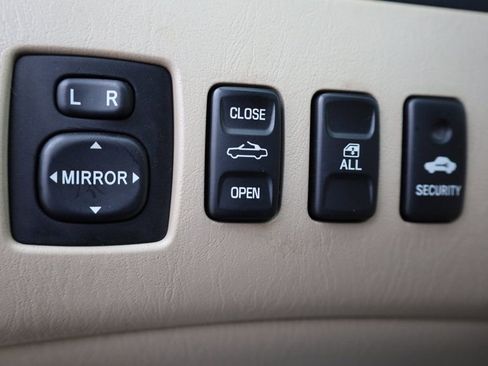 Used 2006 Toyota Solara SLE image 34