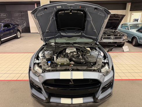 Used 2022 Ford Mustang Shelby GT500 w/ Technology Package RWD image 9