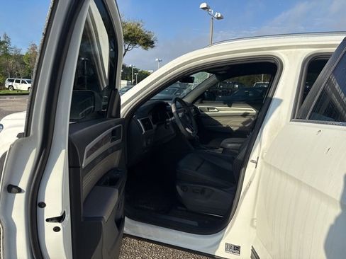 Used 2023 Volkswagen Atlas Cross Sport SE w/ Black Wheel Package image 12