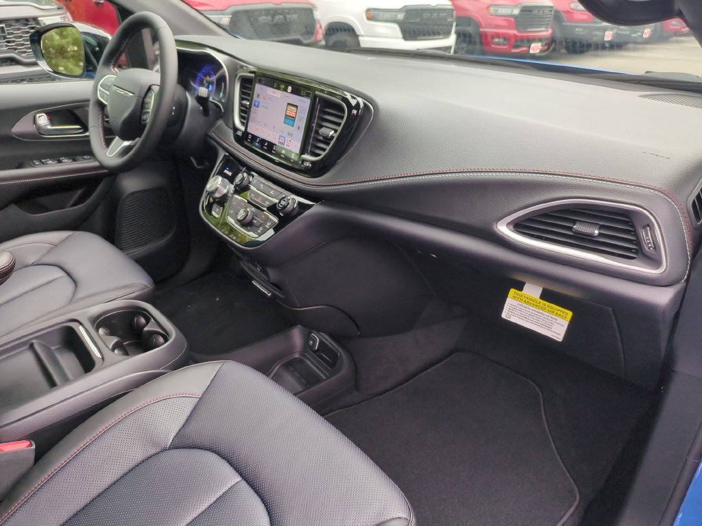 New 2027 Chrysler Pacifica Select FWD image 34