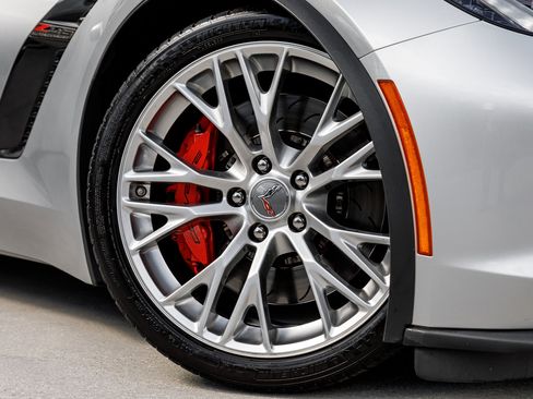 Used 2015 Chevrolet Corvette Z06 w/ 2LZ Preferred Equipment Group image 2