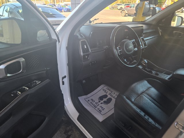 Used 2022 Kia Sorento S w/ Panoramic Sunroof Package FWD image 4