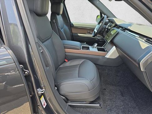 New 2025 Land Rover Range Rover Long Wheelbase SE image 10