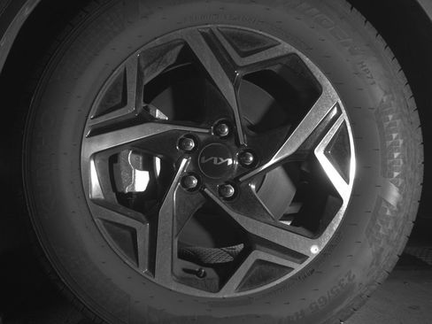 Used 2025 Kia Sportage LX image 12