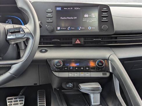 Used 2025 Hyundai Elantra Sport FWD image 13