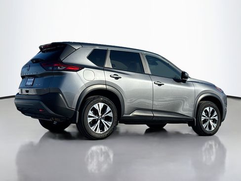 Used 2023 Nissan Rogue SV image 2