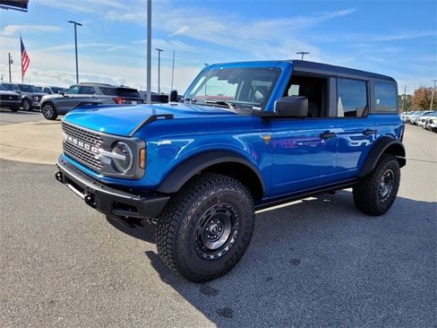 New 2025 Ford Bronco Badlands w/ Sasquatch Package image 3