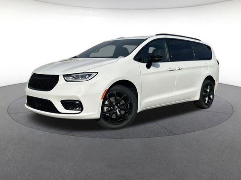 New 2026 Chrysler Pacifica Limited image 1