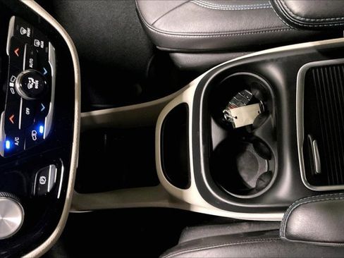 Used 2021 Chrysler Pacifica Touring-L w/ Uconnect Theater Family Group FWD image 42