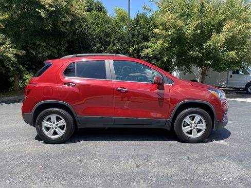 Used 2020 Chevrolet Trax LT w/ Driver Confidence Package AWD/4WD image 10