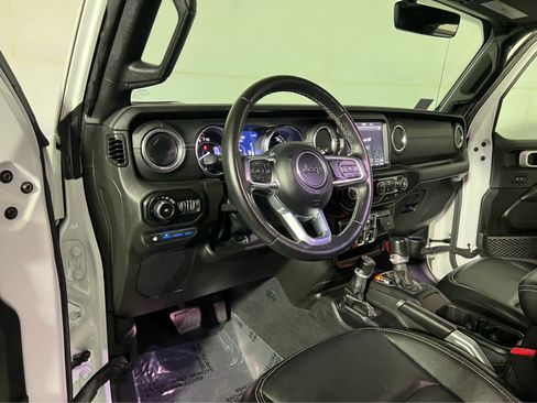 Used 2022 Jeep Wrangler Unlimited Sahara w/ Cold Weather Group image 19