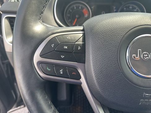 Used 2019 Jeep Cherokee Latitude Plus w/ Comfort/Convenience Group AWD/4WD image 12