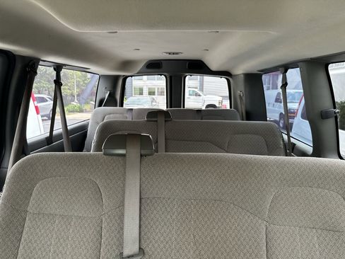 Used 2017 GMC Savana 2500 LT w/ LT Preferred Equipment Group image 22