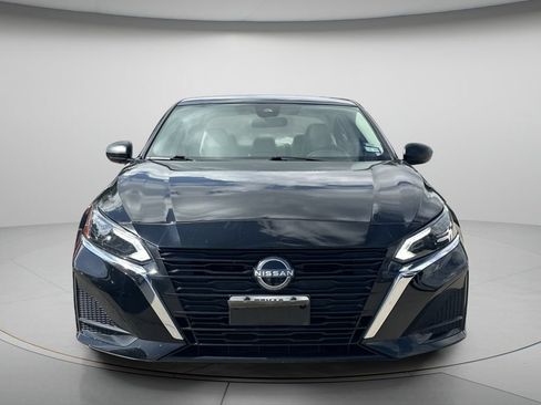 Used 2025 Nissan Altima 2.5 SV FWD image 2